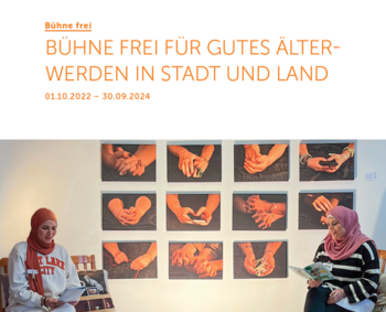 Berliner Stadtteilmütter tauschen sich in der Uckermark bei einer Ausstellung zum Thema Identität aus