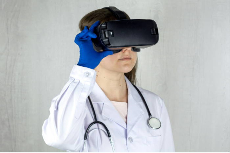 Fotografie einer Krankenschwester mit VR-Headset