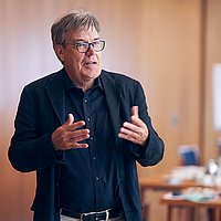Bild von Jann Bruns, gestikulierend