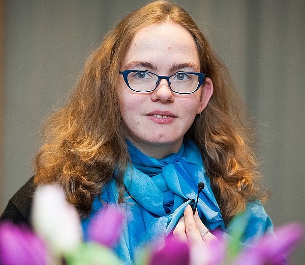 Bild zeigt junge Frau