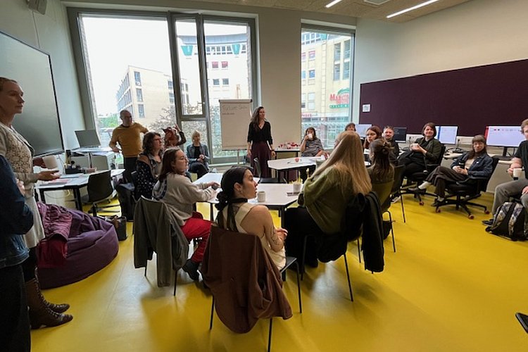 Studierende im neuen Mediendidaktikraum