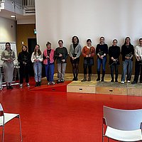 Gruppenbild der neuen Studierenden im Masterstudiengang Kinderschutz an der ASH Berlin