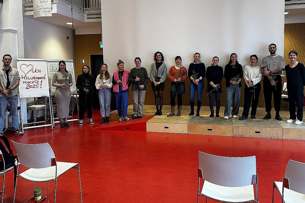 Gruppenbild der neuen Studierenden im Masterstudiengang Kinderschutz an der ASH Berlin