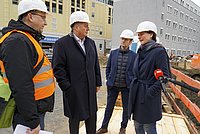 Bausenator Andreas Geisel im Gespräch mit ASH-Rektorin Bettina Völter. 
