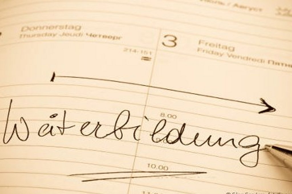 Bild: auf einem Zettel steht Weiterbildung geschrieben