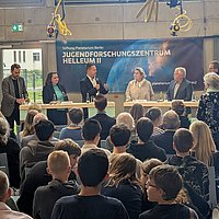 Foto von der Eröffnungsfeier des Jugendforschungszentrums HELLEUM II