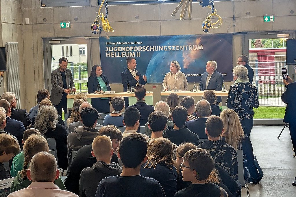 Foto von der Eröffnungsfeier des Jugendforschungszentrums HELLEUM II