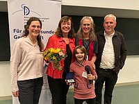 Auf dem Foto sind zu sehen: Bettina Völter, Theda Borde, Gesine Bär, Raimund Geene und Tochter.