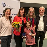 Auf dem Foto sind zu sehen: Bettina Völter, Theda Borde, Gesine Bär, Raimund Geene und Tochter.