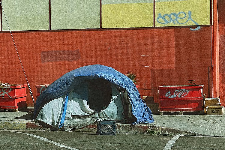 Zelt am Straßenrand