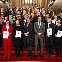 Gruppenfoto mit den Präsidentinnen und Präsidenten und Rektorinnen und Rektoren der Berliner Universitäten und Hochschulen sowie Wissenschaftssenatorin Dr. Ina Czyborra und ihrem Team. 