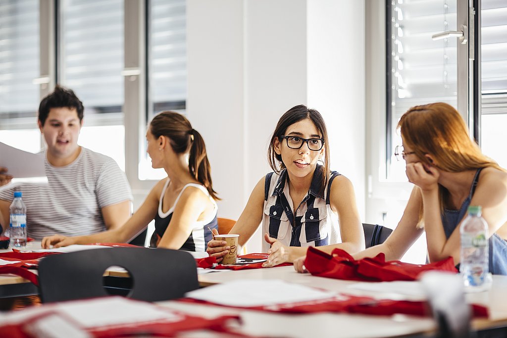 estudiantes en una sala