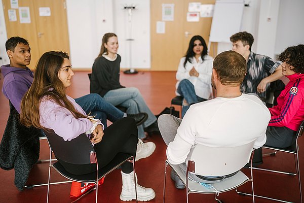 ASH students exchange ideas