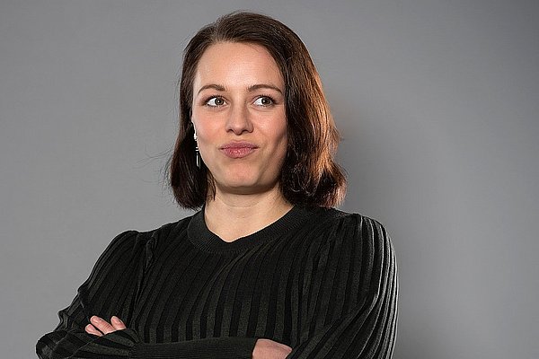 Bild zeigt eine junge Frau