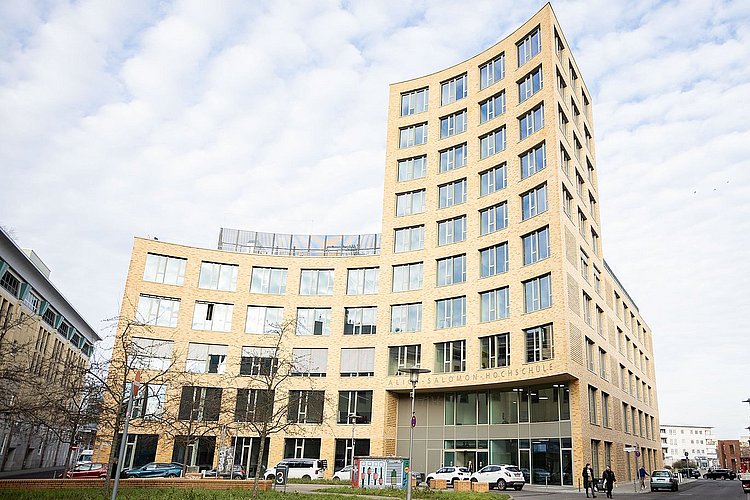 Foto von der Fassade des Neubaugebäudes der ASH Berlin
