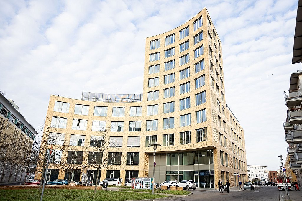 Foto von der Fassade des Neubaugebäudes der ASH Berlin