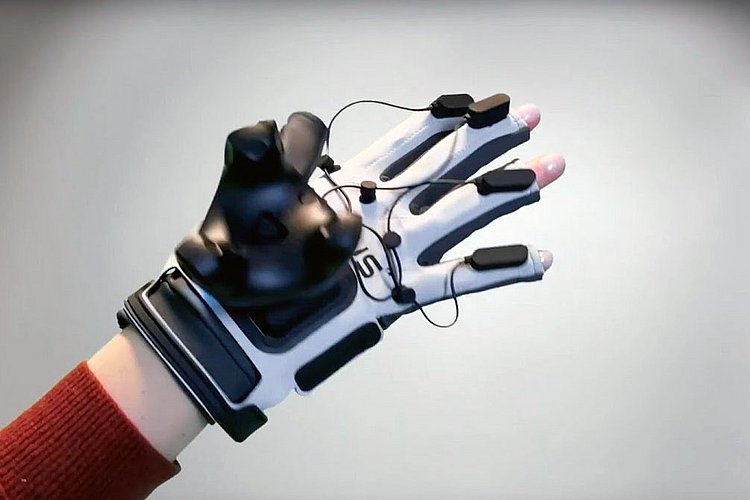 Eine Hand mit einem XR-Handschuh