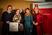 Gruppenfoto auf der Bühne des ASH-Audimax