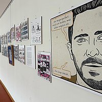 Foto von der Ausstellung vor dem Audimax der ASH Berlin