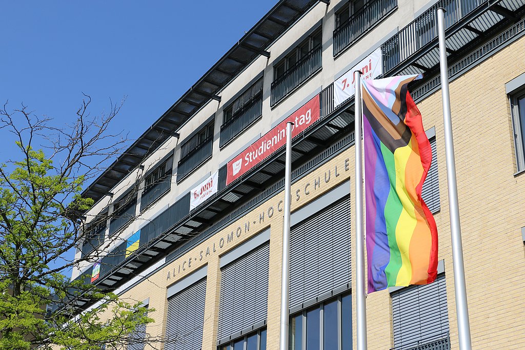 The progress pride flag in front of the Alice Salomon University
