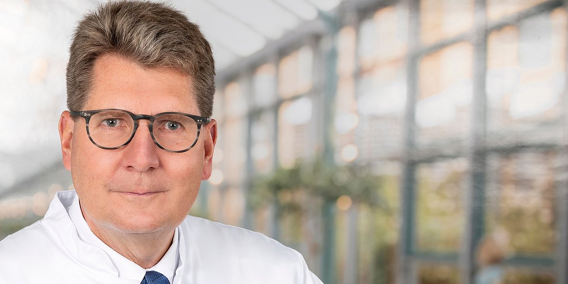 Portraitfoto von Prof. Dr. Axel Ekkernkamp