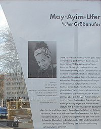 Abbildung der Gedenktafel für May Ayim in Kreuzberg