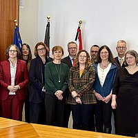 Gruppenbild der Leitungen der Berliner Hochschulen bei Unterzeichnung der Hochschulverträge