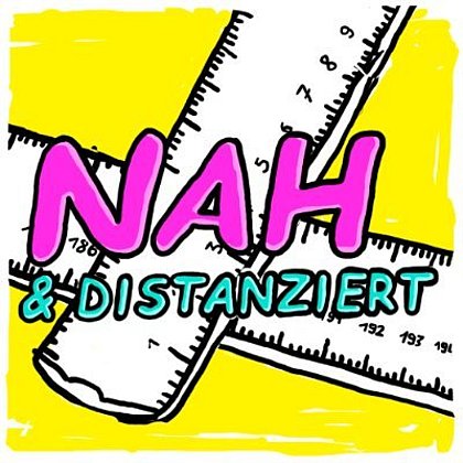 Logo Nah und Distanziert - Podcast zu kritischer Sozialer Arbeit mit Alumni der ASH Berlin - Das Logo zeigt zwei weiße Lineale vor knallig gelben Hintergrund, davor der Schriftzug Nah & Distanziert in knalligem Pink und Blau