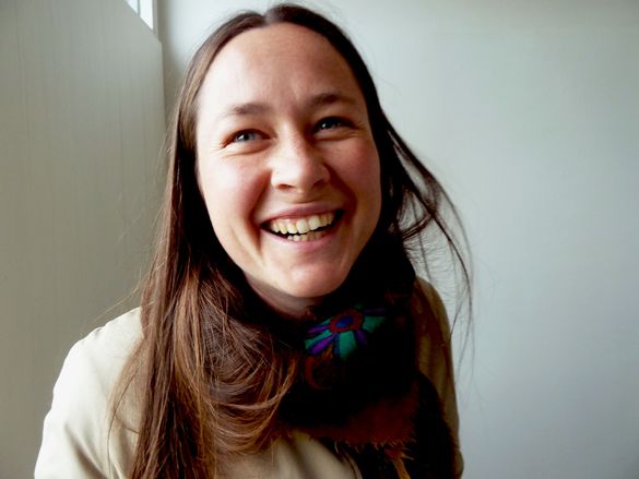 Barbara Pulfer lacht freundlich in die Kamera.